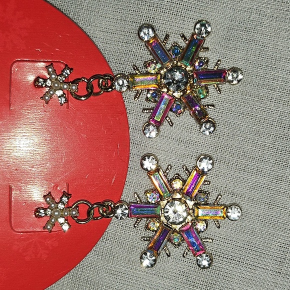 Snowflake Sparkle Earrings NWT - Picture 2 of 4